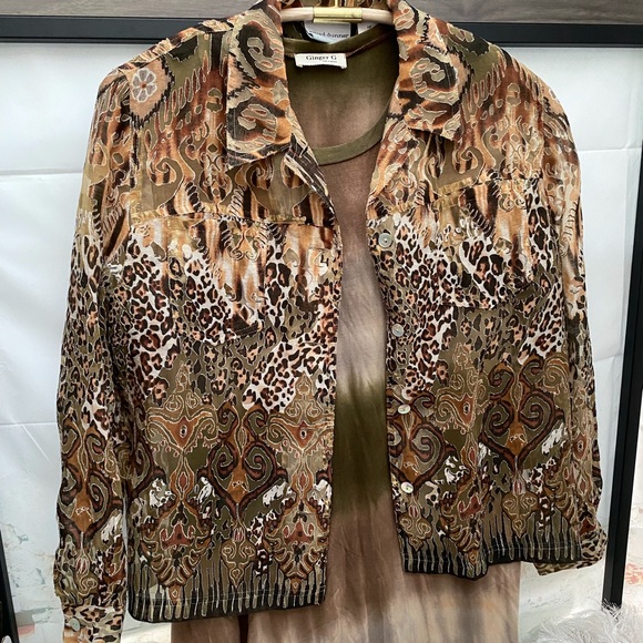 Alfred Dunner Tops - HP🎉 Women’s Animal Print Burnout Button Up Blouse
